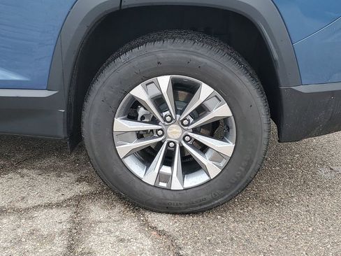 Used 2025 Chevrolet Equinox LT w/ Convenience Package II image 35