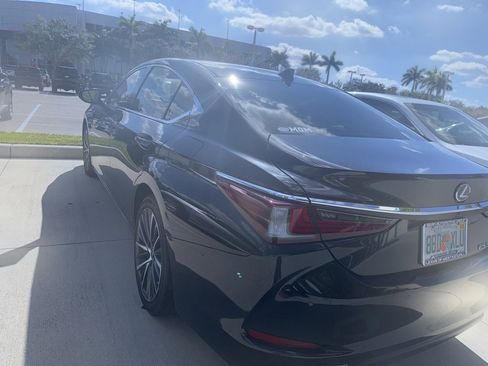 Used 2024 Lexus ES 350 w/ Premium Package image 11