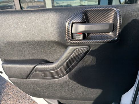 Used 2018 Jeep Wrangler Unlimited Sahara AWD/4WD image 21