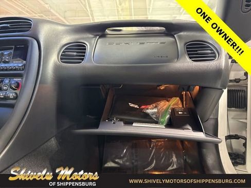 Used 2004 Chevrolet Corvette Coupe w/ Roof Package image 29