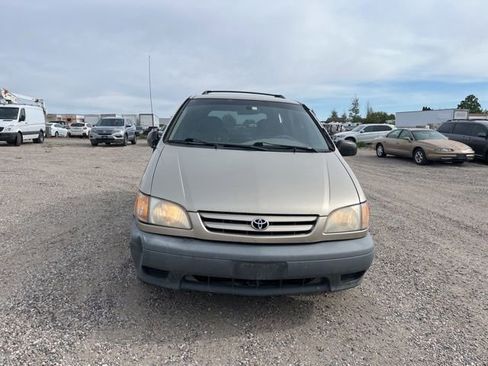 Used 2001 Toyota Sienna FWD image 2