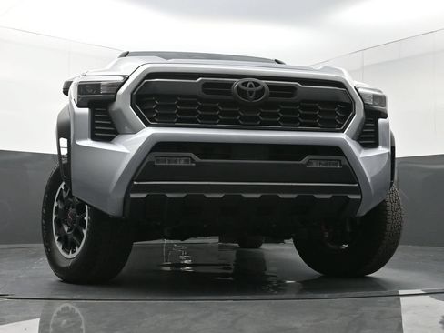 Used 2024 Toyota Tacoma TRD Off-Road AWD/4WD image 23