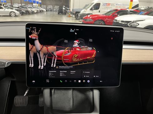 Used 2022 Tesla Model Y Long Range image 21