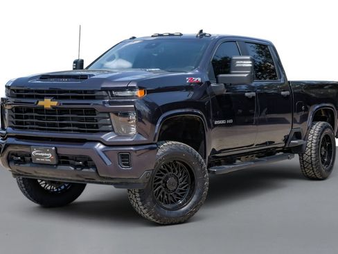 Used 2024 Chevrolet Silverado 2500 Custom w/ Custom Value Package AWD/4WD image 5