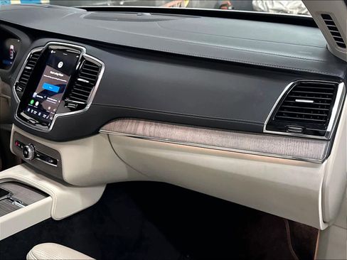 Used 2023 Volvo XC90 B6 Ultimate AWD/4WD image 18