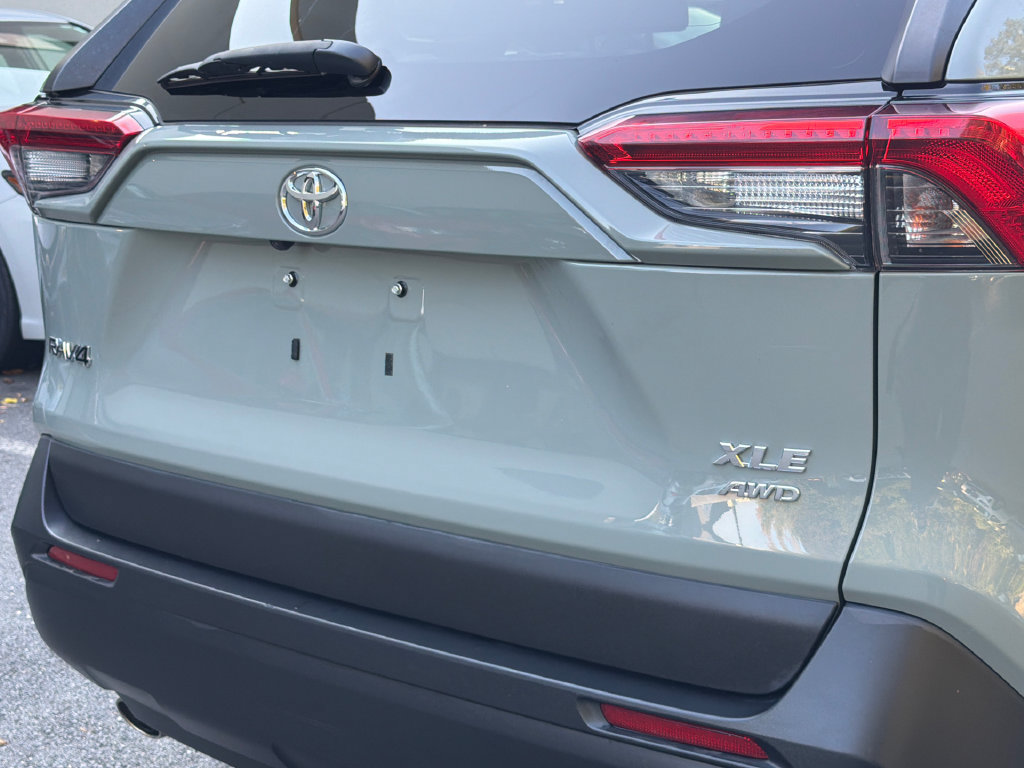Used 2020 Toyota RAV4 XLE Premium AWD/4WD image 5