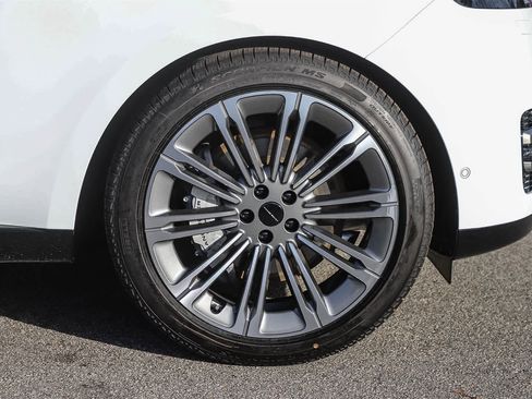 New 2026 Land Rover Range Rover SE image 9