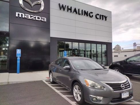 Used 2014 Nissan Altima 2.5 SV w/ Convenience Package FWD image 1