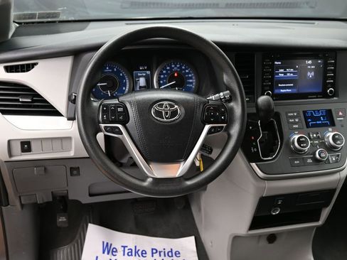 Used 2020 Toyota Sienna LE AWD/4WD image 28