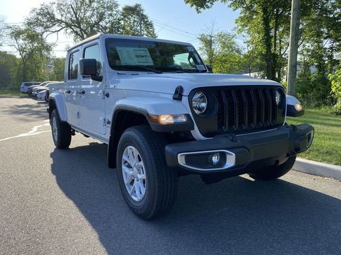 Used 2023 Jeep Gladiator Sport AWD/4WD image 9