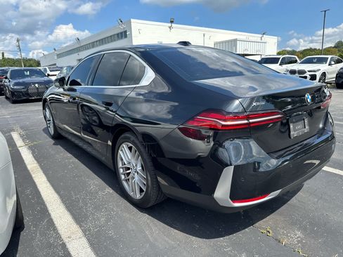 Used 2024 BMW 530i xDrive w/ Premium Package AWD/4WD image 5
