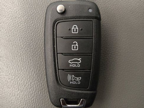 Used 2025 Hyundai Elantra SE FWD image 32