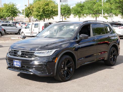 Certified 2024 Volkswagen Tiguan SE R-Line AWD/4WD image 3