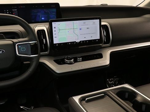 New 2025 Ford Expedition Max Active image 16