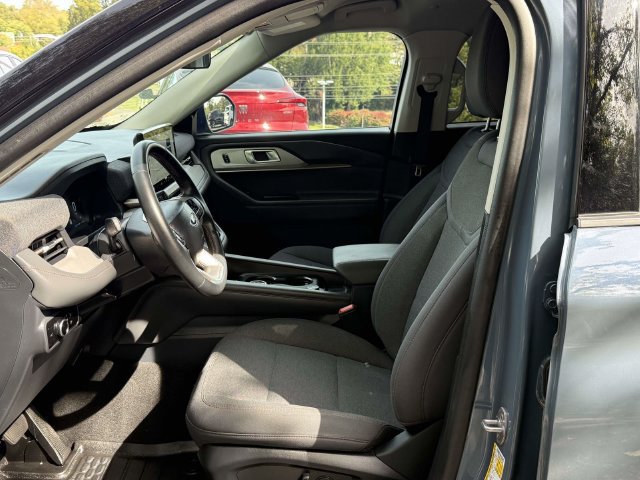 Used 2025 Ford Explorer Active AWD/4WD image 10
