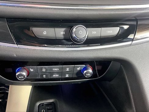 Used 2020 Buick Enclave Essence FWD image 32