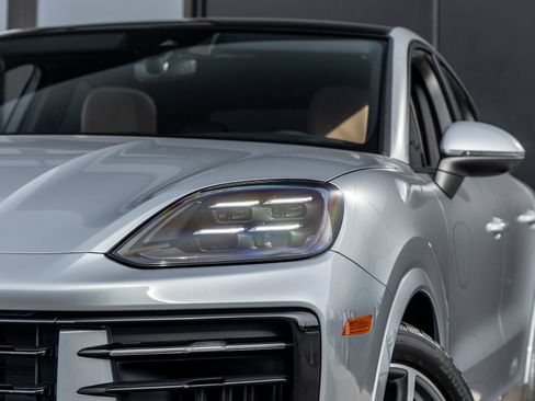 Certified 2026 Porsche Cayenne Coupe AWD/4WD image 16