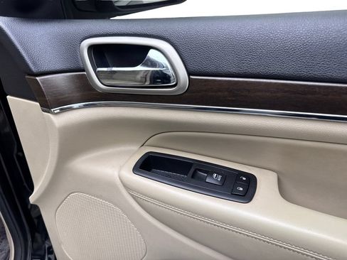Used 2017 Jeep Grand Cherokee Limited w/ Luxury Group II RWD image 49