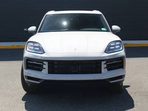 Certified 2025 Porsche Cayenne Base image 10