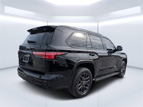 Used 2024 Toyota Sequoia Platinum image 3