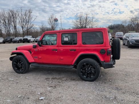 Used 2025 Jeep Wrangler Unlimited Sahara image 4