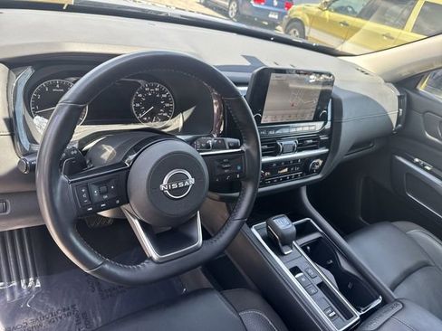 Used 2023 Nissan Pathfinder SL FWD image 17