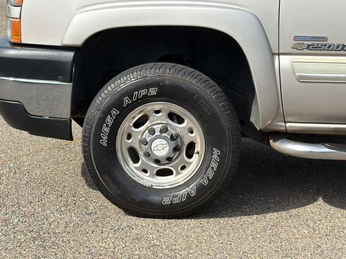 Used 2006 Chevrolet Silverado 2500 LT w/ Heavy-Duty Power Package AWD/4WD image 9