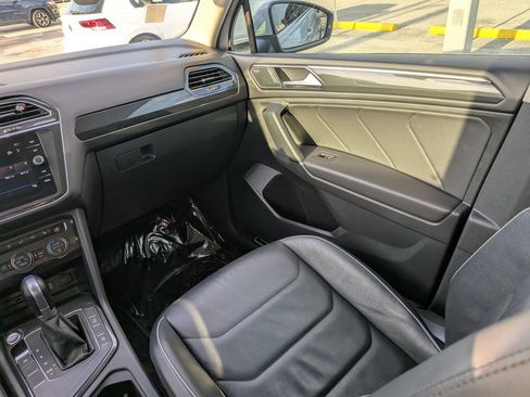 Used 2018 Volkswagen Tiguan SEL Premium FWD image 15