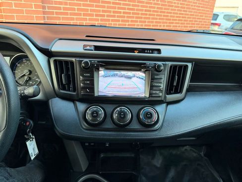 Used 2018 Toyota RAV4 LE image 12