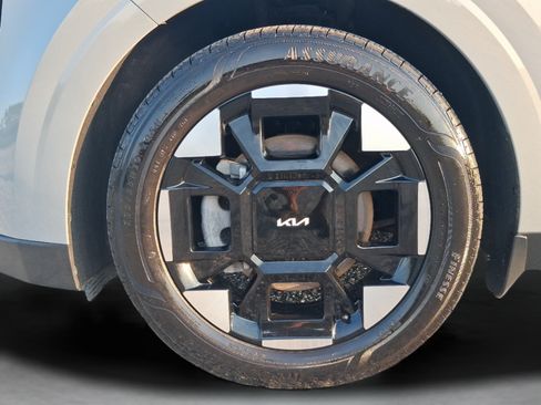 Used 2025 Kia Carnival EX FWD image 33