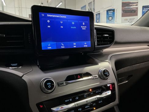 Used 2023 Ford Explorer XLT AWD/4WD image 19