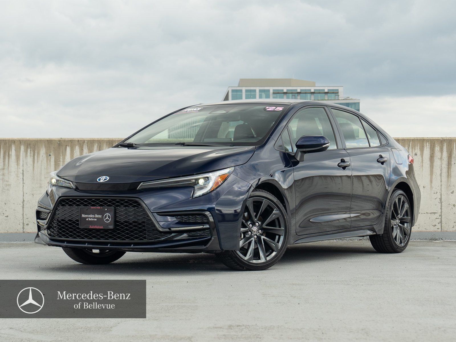 Used 2025 Toyota Corolla SE FWD image 1