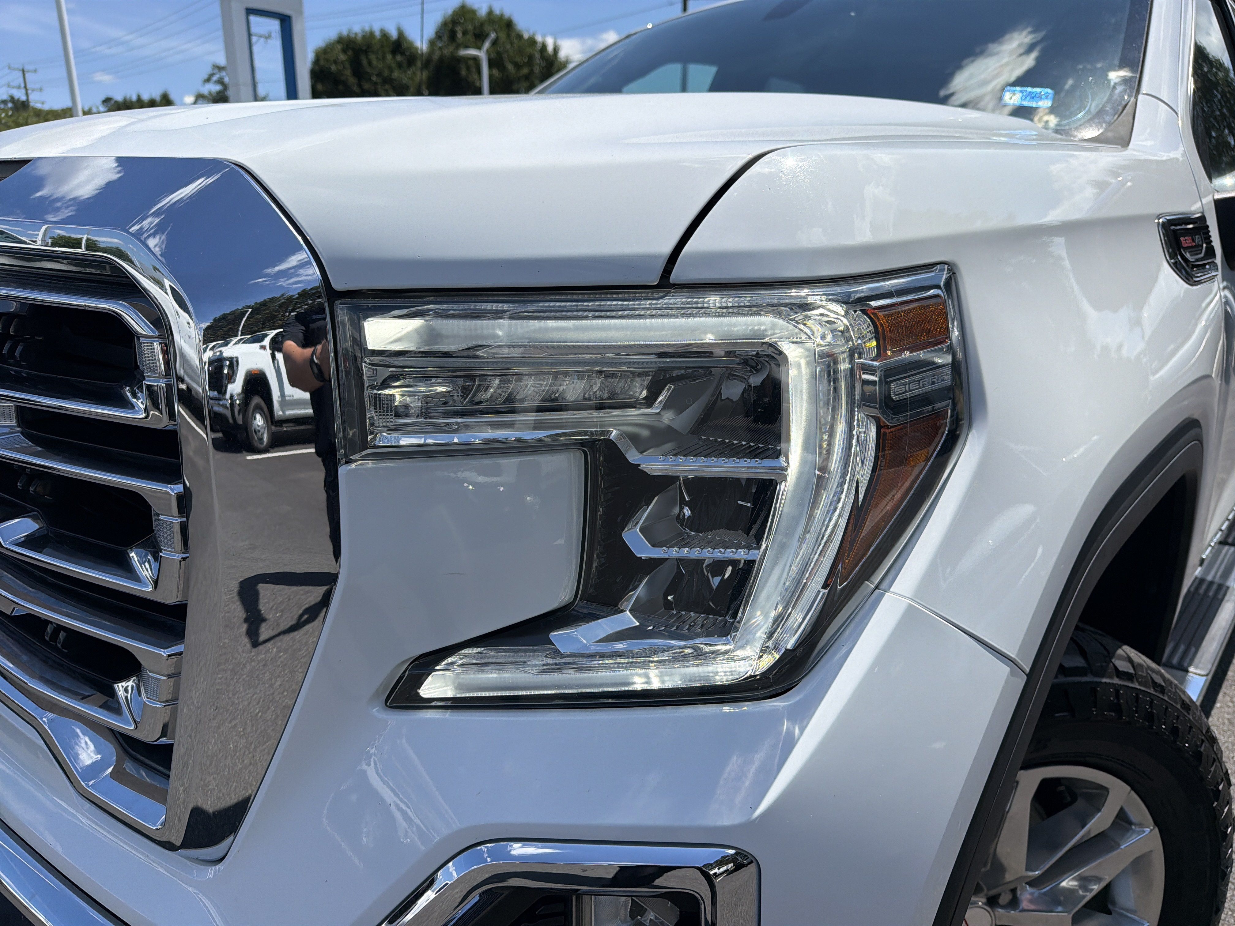 Used 2021 GMC Sierra 1500 SLT w/ SLT Premium Package AWD/4WD image 6