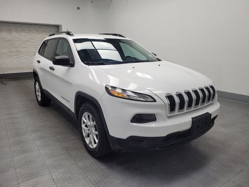 Used 2016 Jeep Cherokee Sport image 13