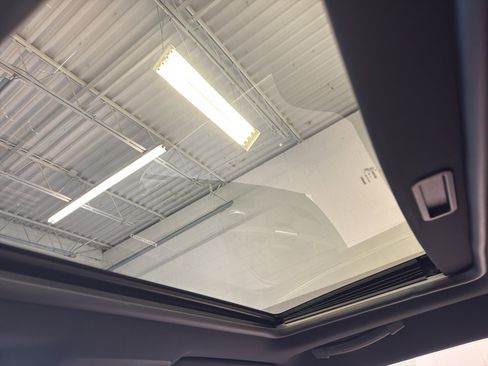 Used 2010 Dodge Challenger R/T image 16