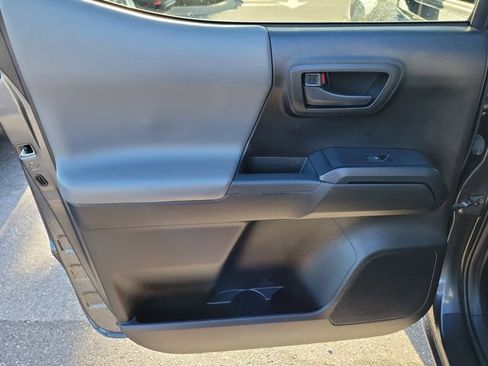 Used 2020 Toyota Tacoma SR AWD/4WD image 8