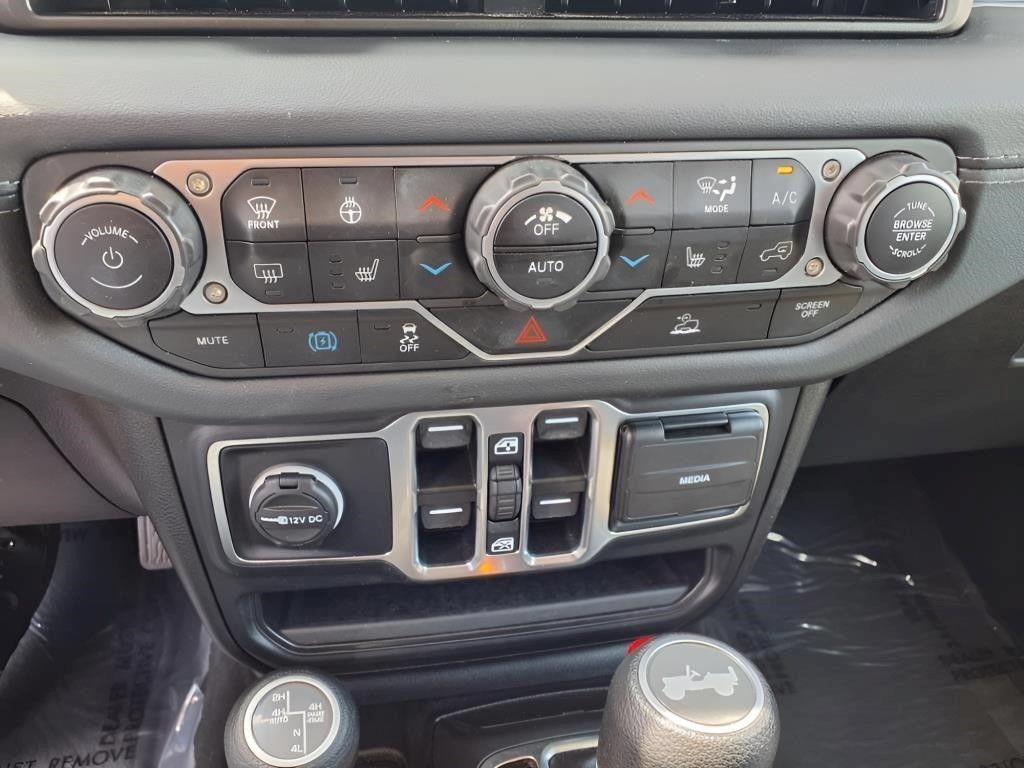 Used 2024 Jeep Wrangler Unlimited Sahara AWD/4WD image 12