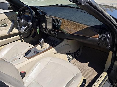 Used 2004 BMW Z4 3.0i image 10