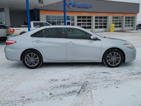 Used 2015 Toyota Camry SE image 6