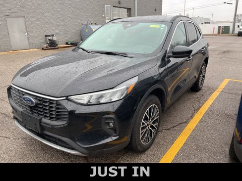 Used 2025 Ford Escape SE image 1