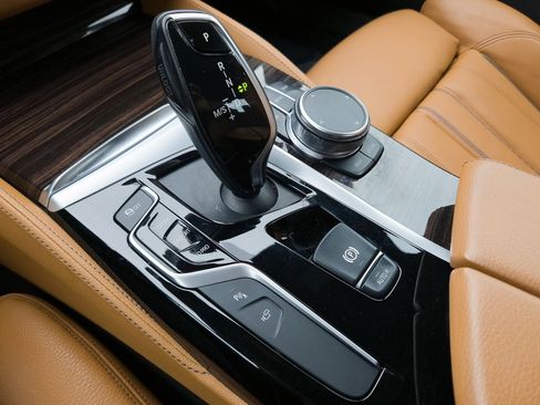 Used 2019 BMW 540i w/ Convenience Package image 15