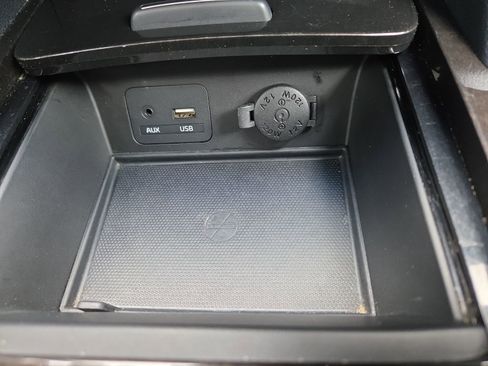 Used 2016 Kia Cadenza Premium w/ Technology Package FWD image 19