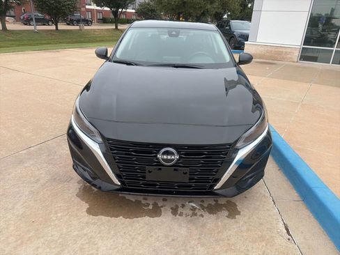 Used 2025 Nissan Altima 2.5 SV FWD image 4