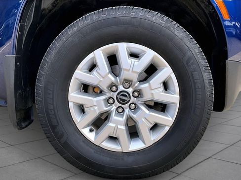 Used 2022 Nissan Frontier SV w/ Technology Package image 9