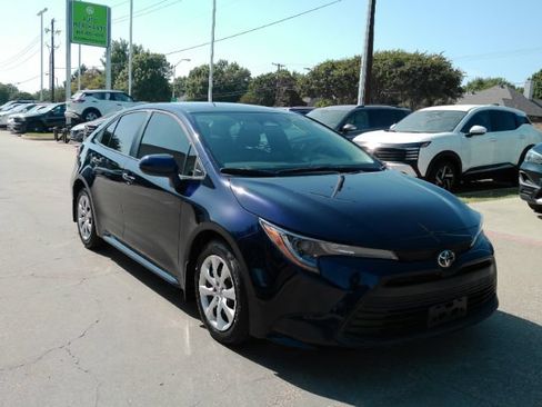 Used 2025 Toyota Corolla LE FWD image 4