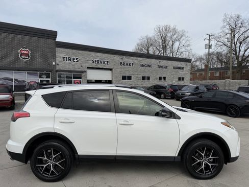 Used 2017 Toyota RAV4 SE w/ Advanced Technology Package image 15