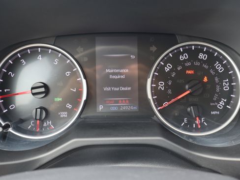 Used 2022 Toyota RAV4 XLE AWD/4WD image 24