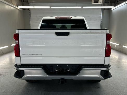 Used 2024 Chevrolet Silverado 1500 LT AWD/4WD image 9