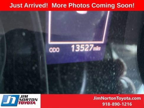 Used 2020 Toyota Camry LE image 9