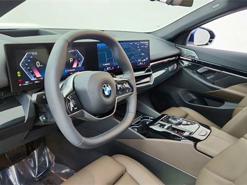 Used 2024 BMW 530i xDrive 530i xDrive w/ Premium Package image 19